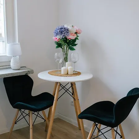 Ochota - Location, Park&tram Nearby - By Rentujemy Apartamento