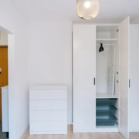 Ochota - Location, Park&tram Nearby - By Rentujemy