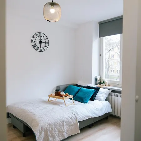 Ochota - Location, Park&tram Nearby - By Rentujemy